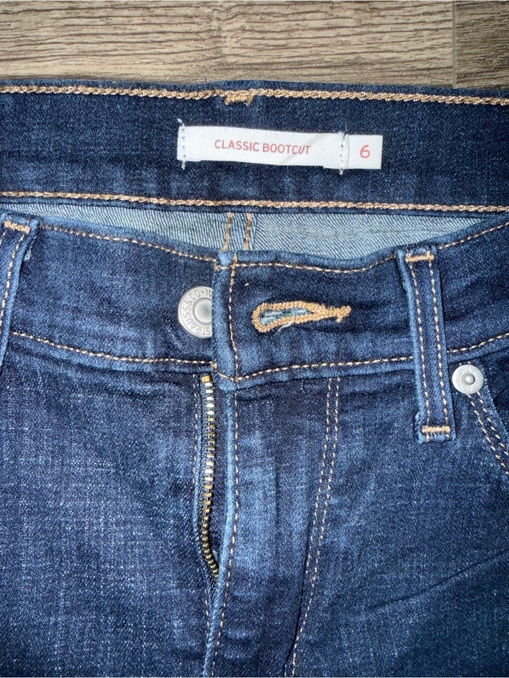 Levi’s Classic Bootcut Dark Wash Jeans Size 6 | Flattering Fit - Picture 5 of 7